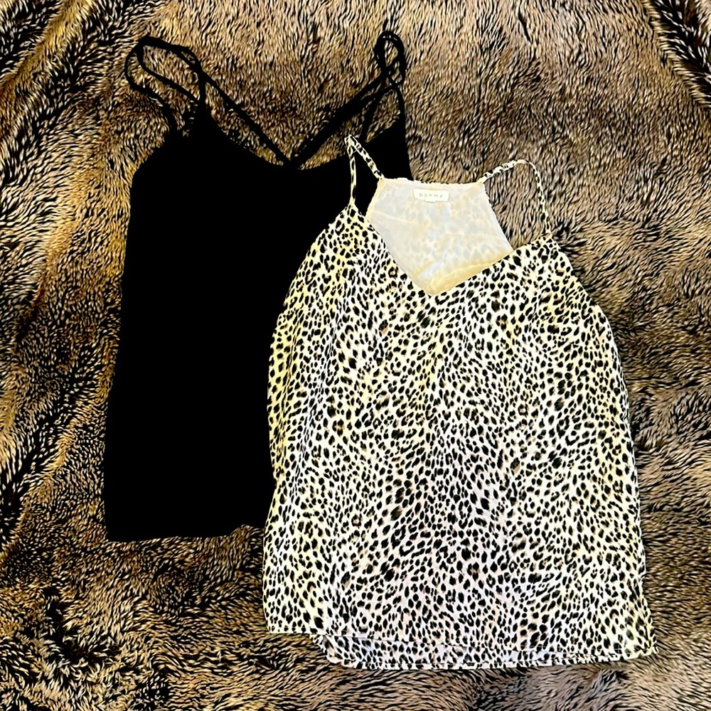 Tank top set.